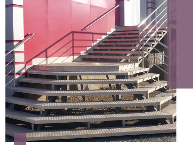 Лестницы для магазина в Казани — изготовление и монтаж