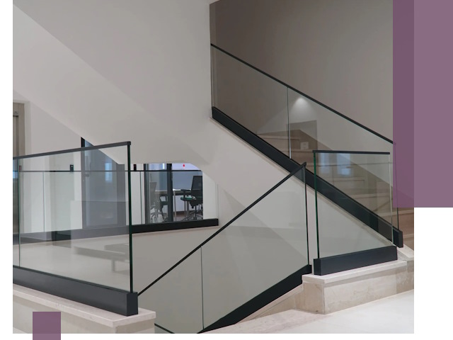 Стеклянные перила премиум-класса с установкой в Казани