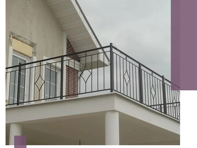 Изготовление балконных ограждений в Казани из металла и стекла