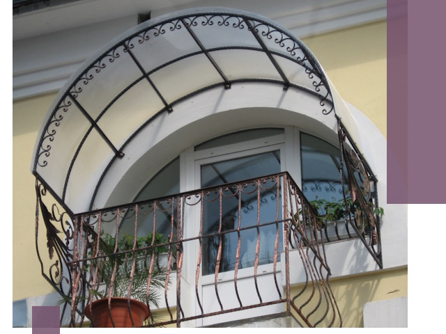 Козырьки над балконом в Казани — изготовление и монтаж