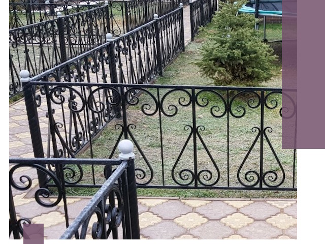 Кованые газонные ограждения под ключ в Казани